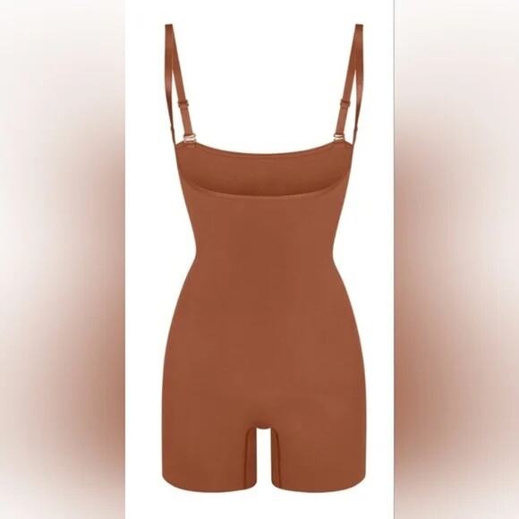 SKIMS Seamless Sculpt Butt Lifting Open Bust Bodysuit Bronze Size M NWOT - Picture 11 of 11